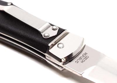 Predátor Mikov s klipem